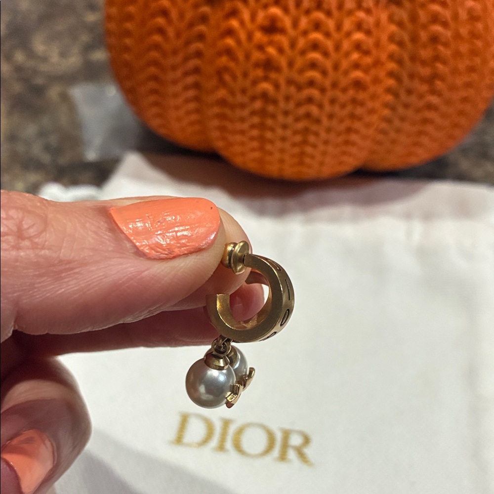 Dior Gold and Pearl Stud Earrings - Picture 6 of 10